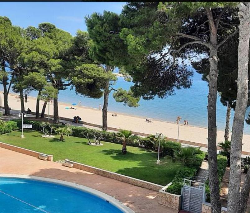Apartamento Frente Al Mar Cambrils Bagian luar foto